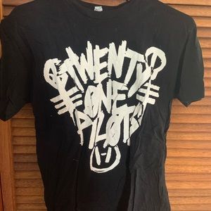 Twenty one pilots tee
